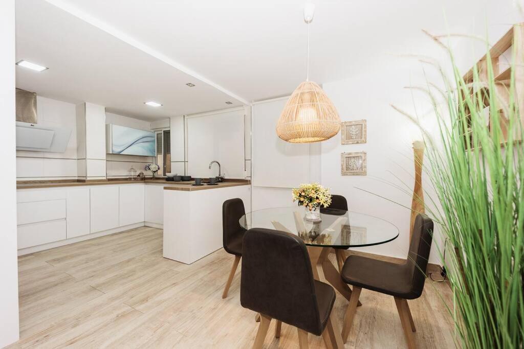 Modern First Line Apartment