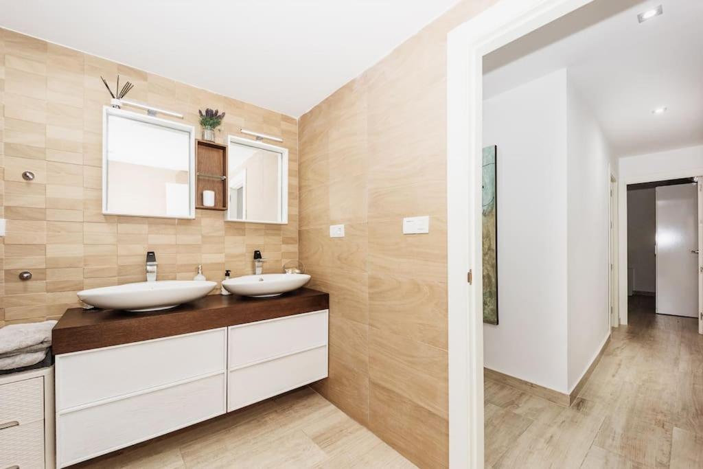 Modern First Line Appartement