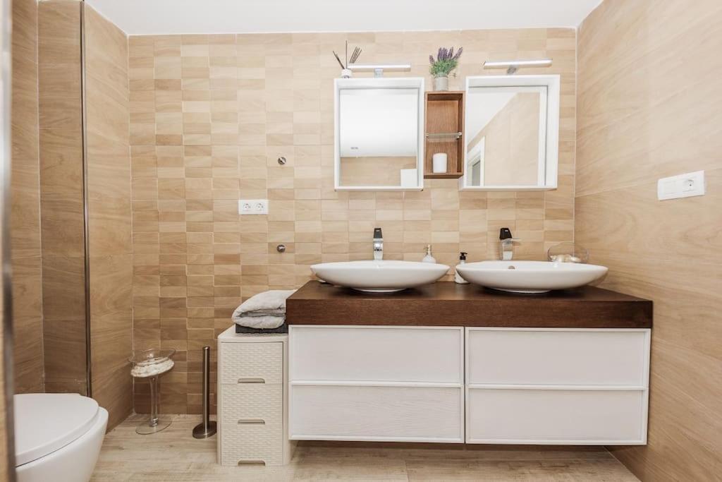 Appartement Modern First Line